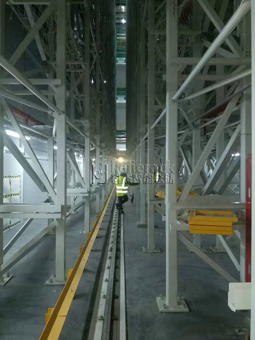 自動化立體倉庫堆垛機(jī) 自動化立體倉庫堆垛機(jī)