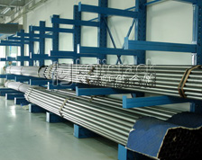 Single cantilever rack